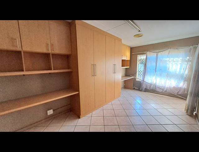 3 BEDROOM HOUSE FOR SALE IN VANDERBIJLPARK SE 6